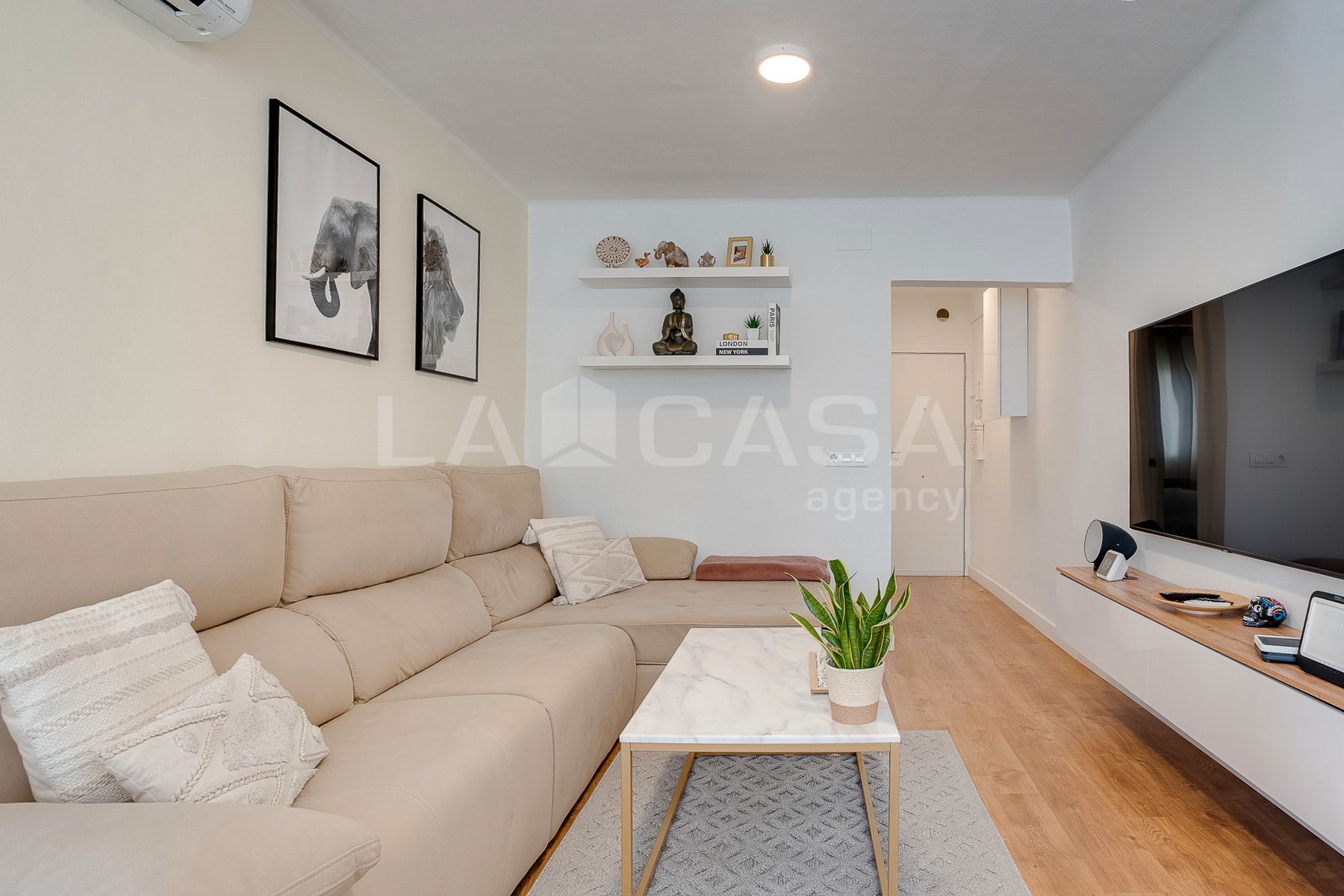 Sala d'estar de Àtic en venda en L'Hospitalet de Llobregat