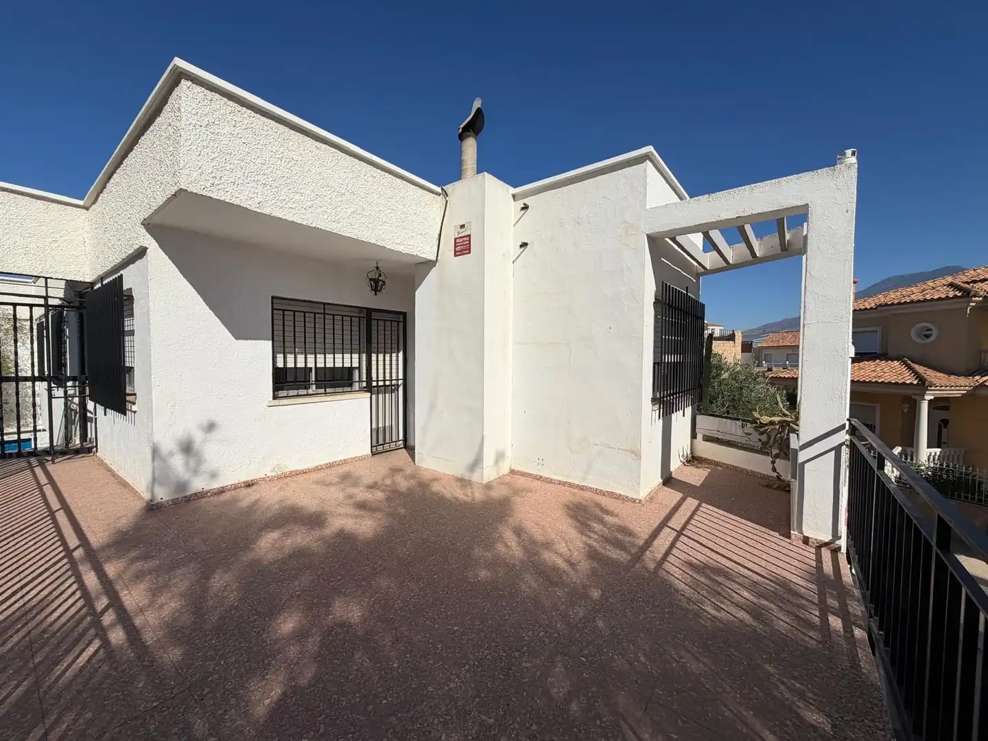 Vista exterior de Casa o xalet en venda en El Ejido amb Aire condicionat, Jardí privat i Traster