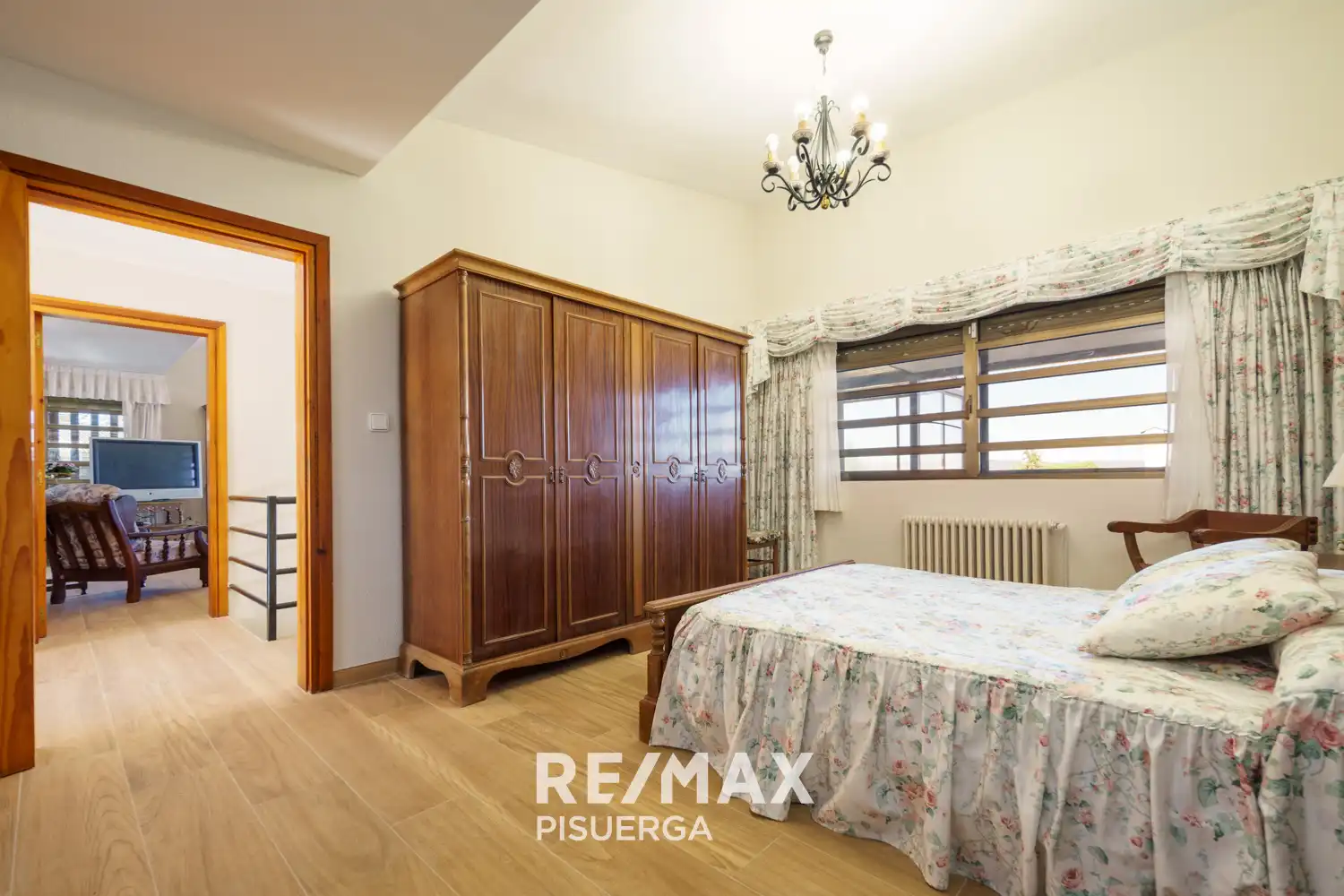 Dormitori de Casa o xalet en venda en Tudela de Duero amb Calefacció, Jardí privat i Terrassa