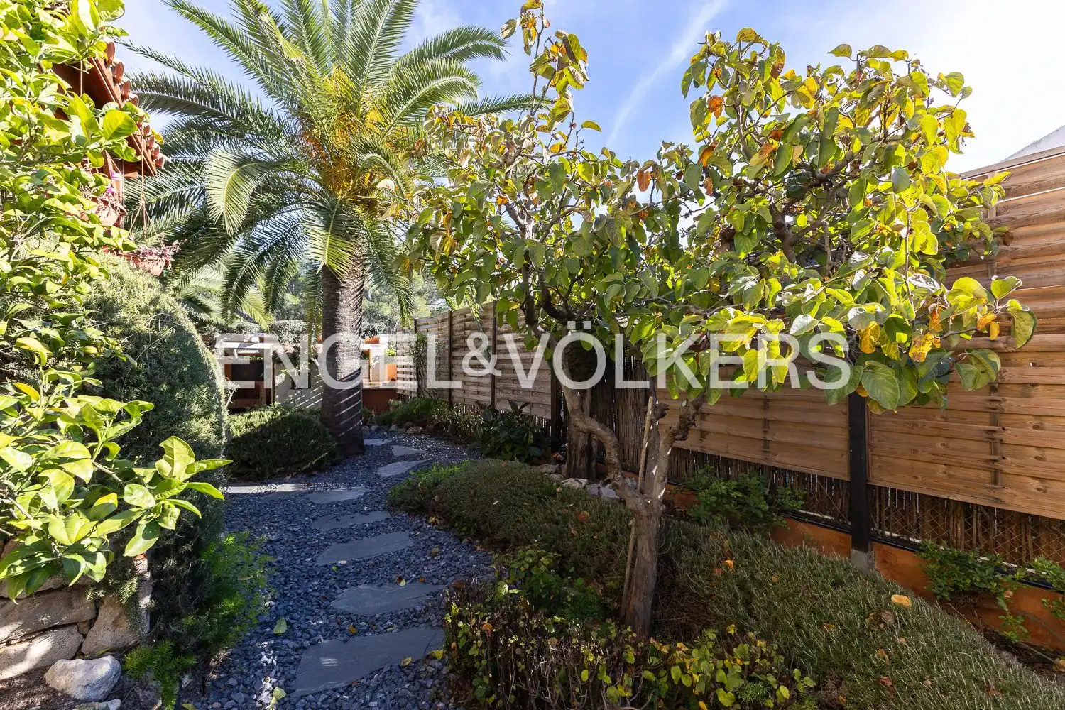 Vista exterior de Casa o xalet en venda en Riba-roja de Túria amb Aire condicionat, Calefacció i Jardí privat