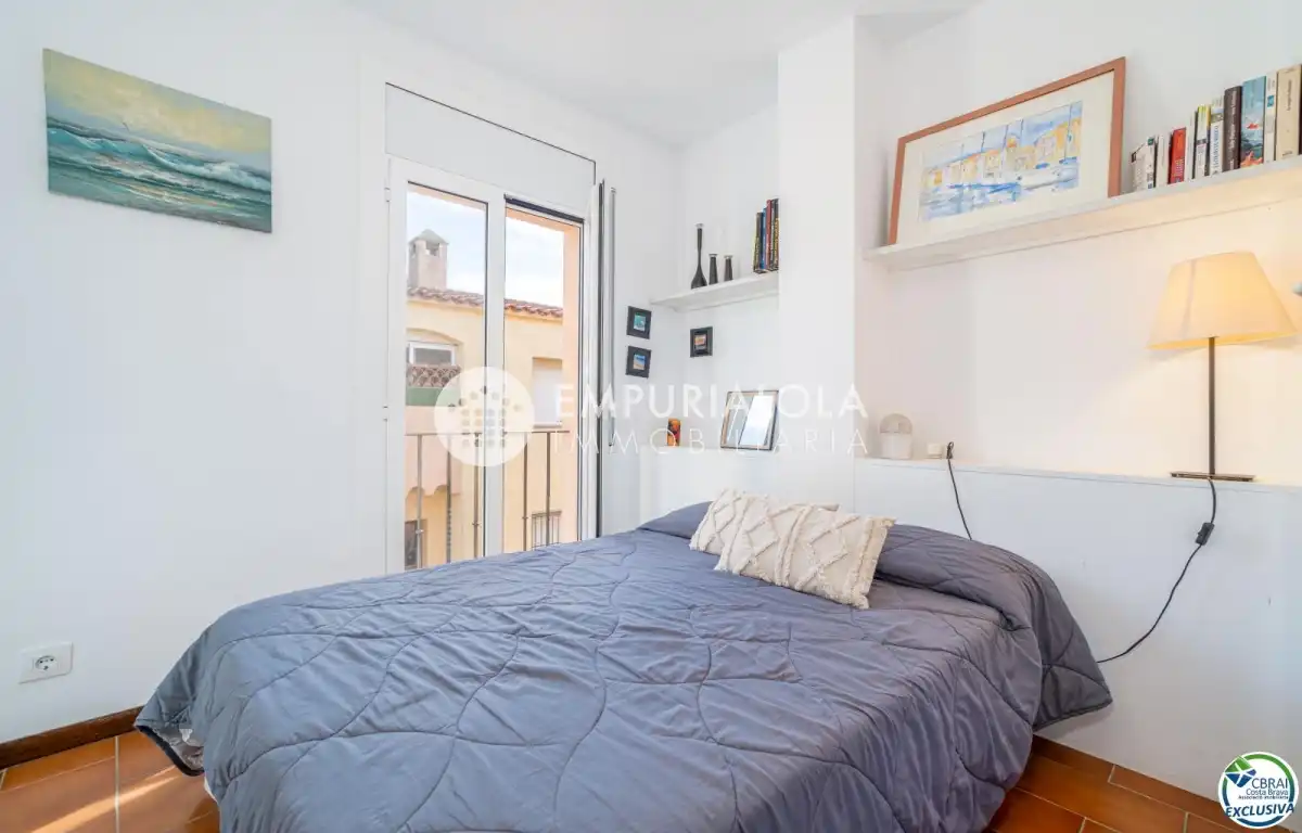 Dormitori de Apartament en venda en Empuriabrava amb Aire condicionat, Piscina i Moblat