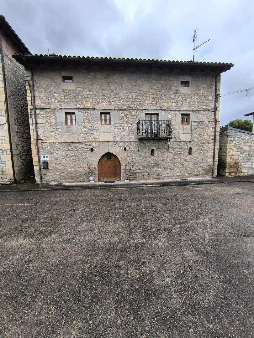 Vista exterior de Casa o xalet en venda en Valle de Mena amb Calefacció i Balcó