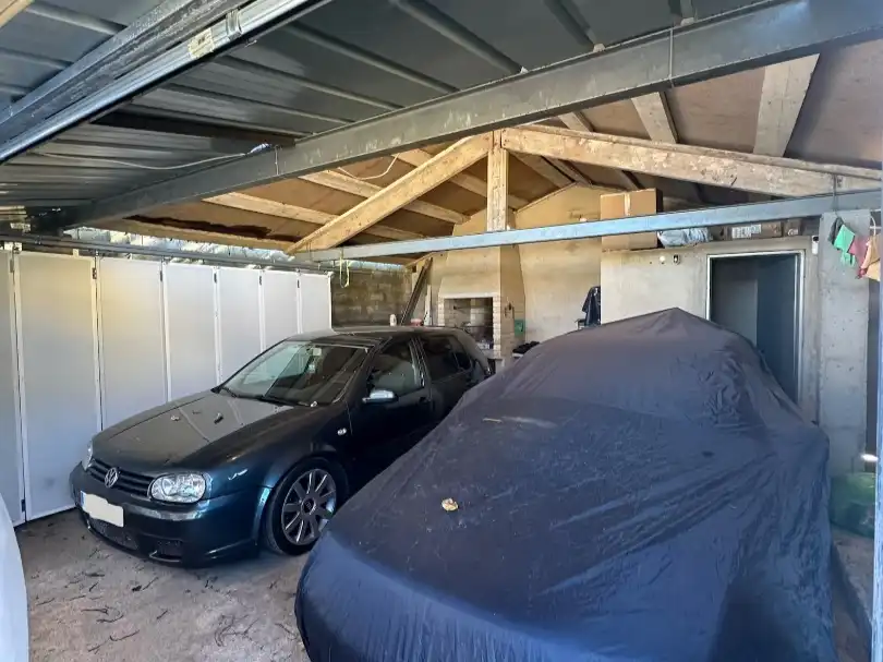 Aparcament de Casa adosada en venda en Lada