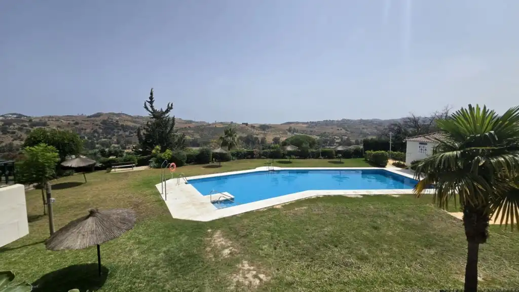 Schwimmbecken von Wohnungen zum Verkauf in Mijas mit Klimaanlage, Terrasse und Schwimmbad