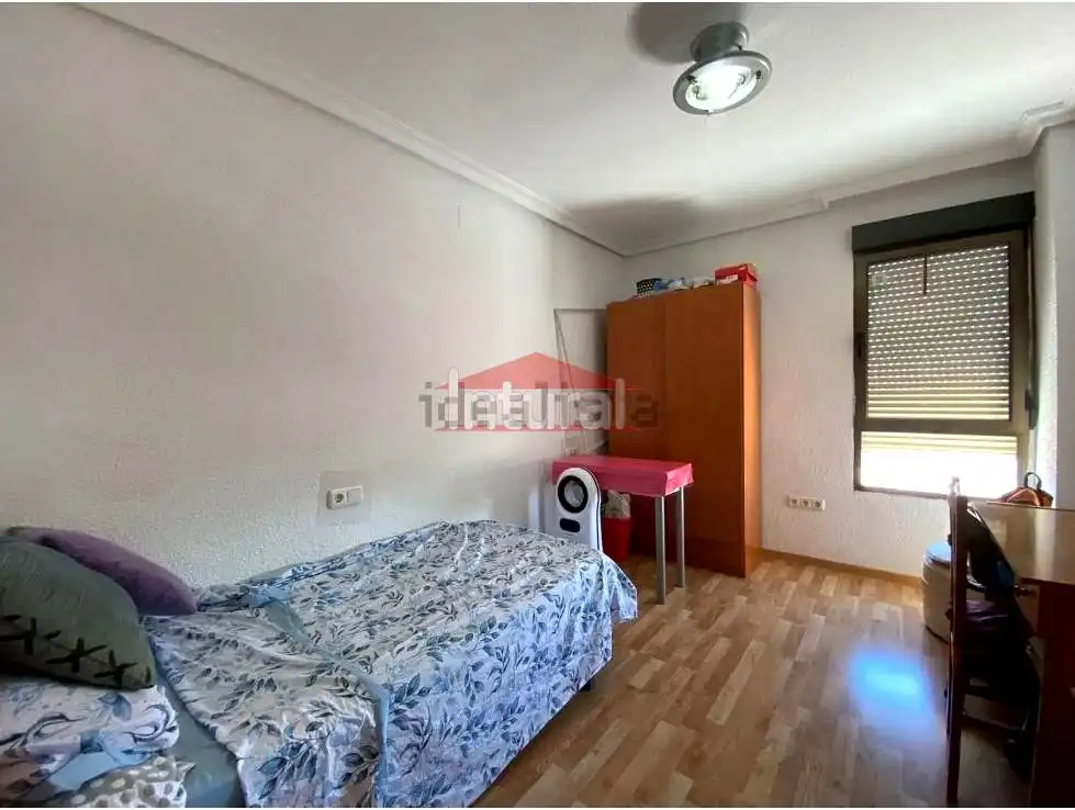 Habitación de Piso en venta en Albacete con Calefacción, Terraza y Trastero