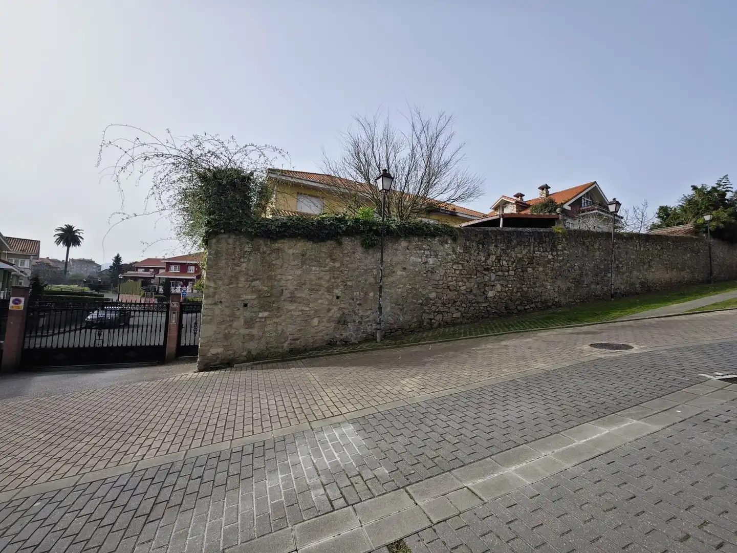 Vista exterior de Casa o chalet en venta en Avilés con Calefacción, Terraza y Trastero