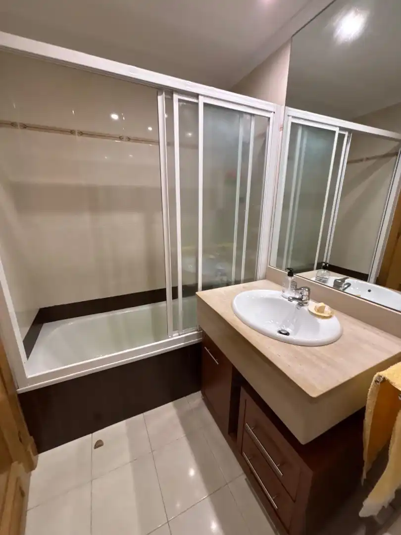 Baño de Piso en venta en Oviedo  con Calefacción, Parquet y Trastero
