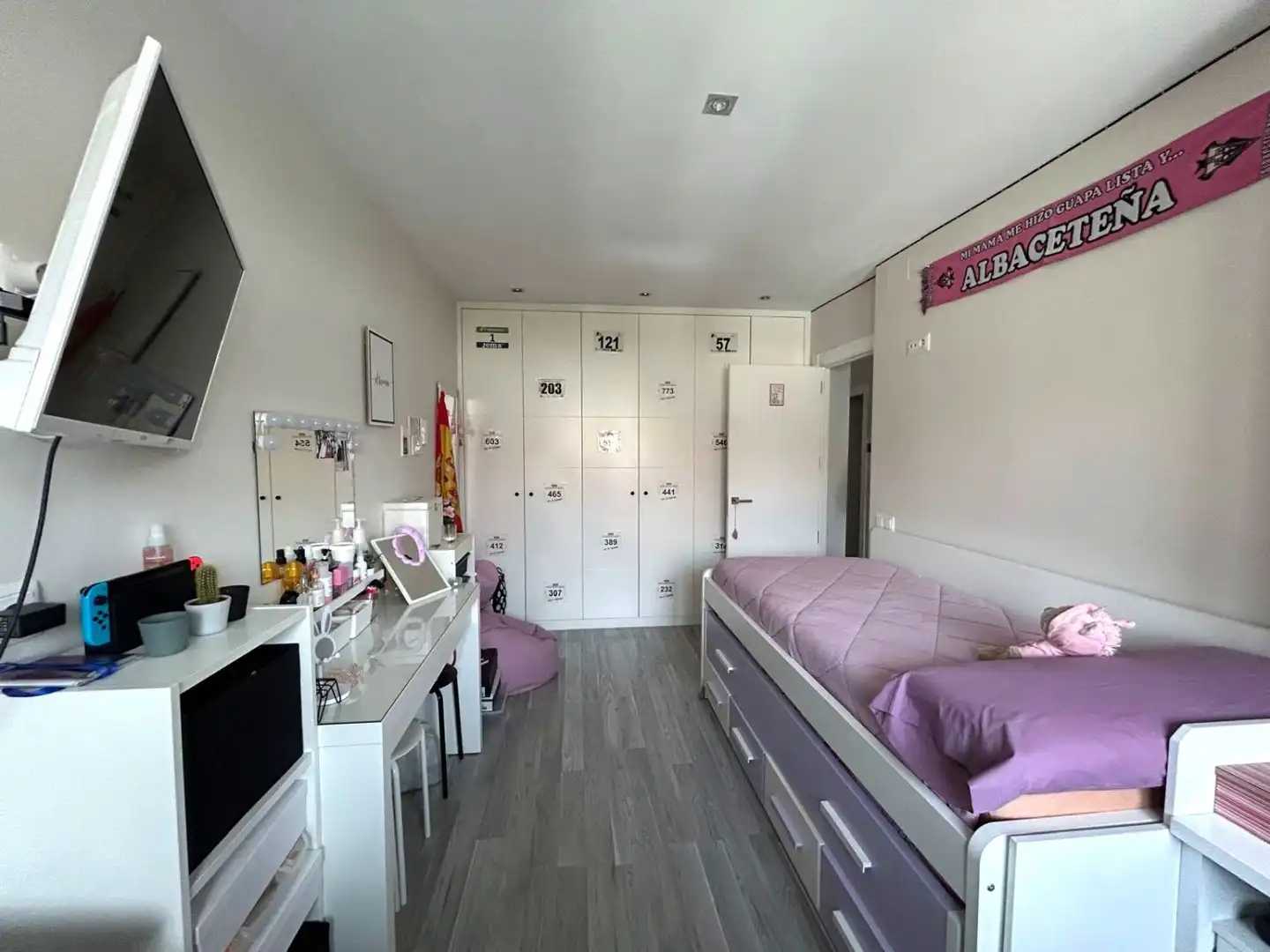 Habitación de Casa adosada en venta en Albacete con Aire acondicionado, Calefacción y Parquet