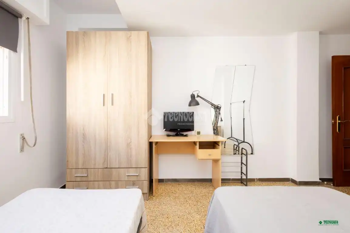 Habitación de Piso en venta en Almería con Calefacción y Balcón