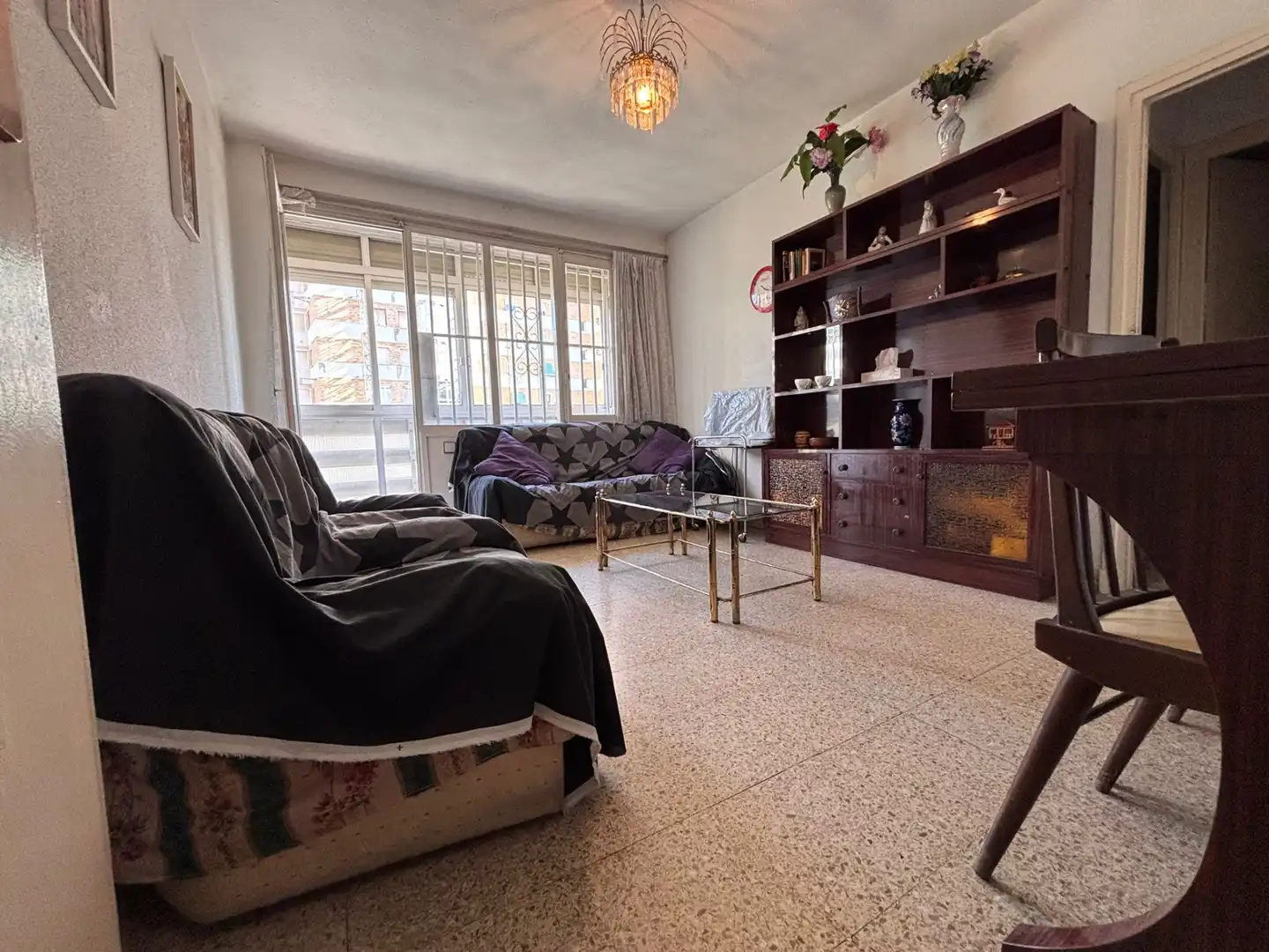 Sala d'estar de Pis en venda en Alicante / Alacant amb Moblat i Balcó