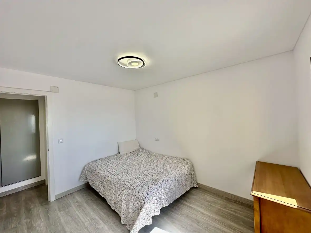 Dormitori de Apartament en venda en Santa Pola amb Calefacció i Terrassa