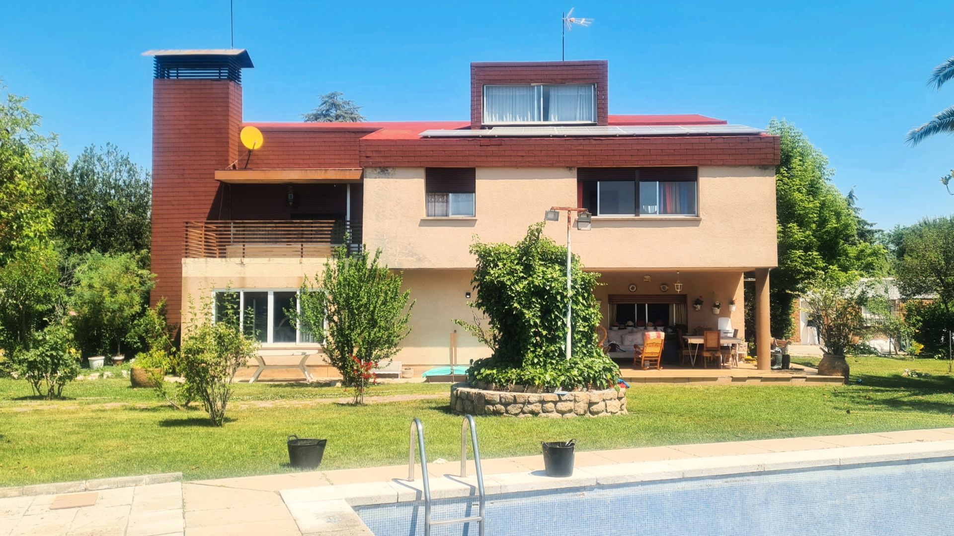 Exterior view of House or chalet for sale in Villanueva de la Cañada  with Air Conditioner, Heating and Private garden