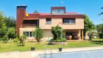 Exterior view of House or chalet for sale in Villanueva de la Cañada  with Air Conditioner, Heating and Private garden