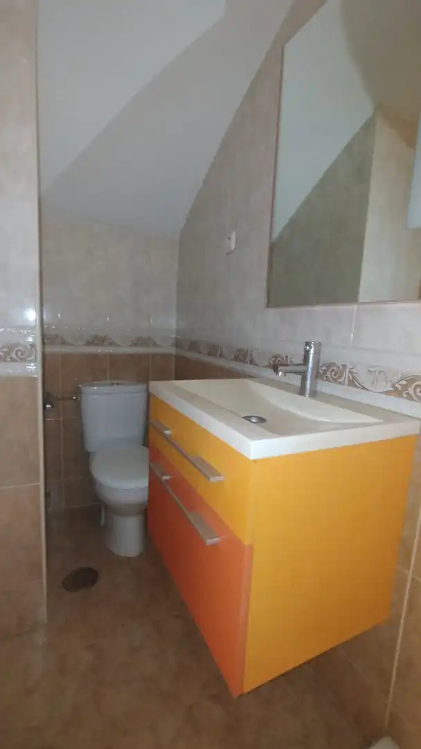 Bany de Casa adosada en venda en Uceda amb Calefacció, Jardí privat i Parquet