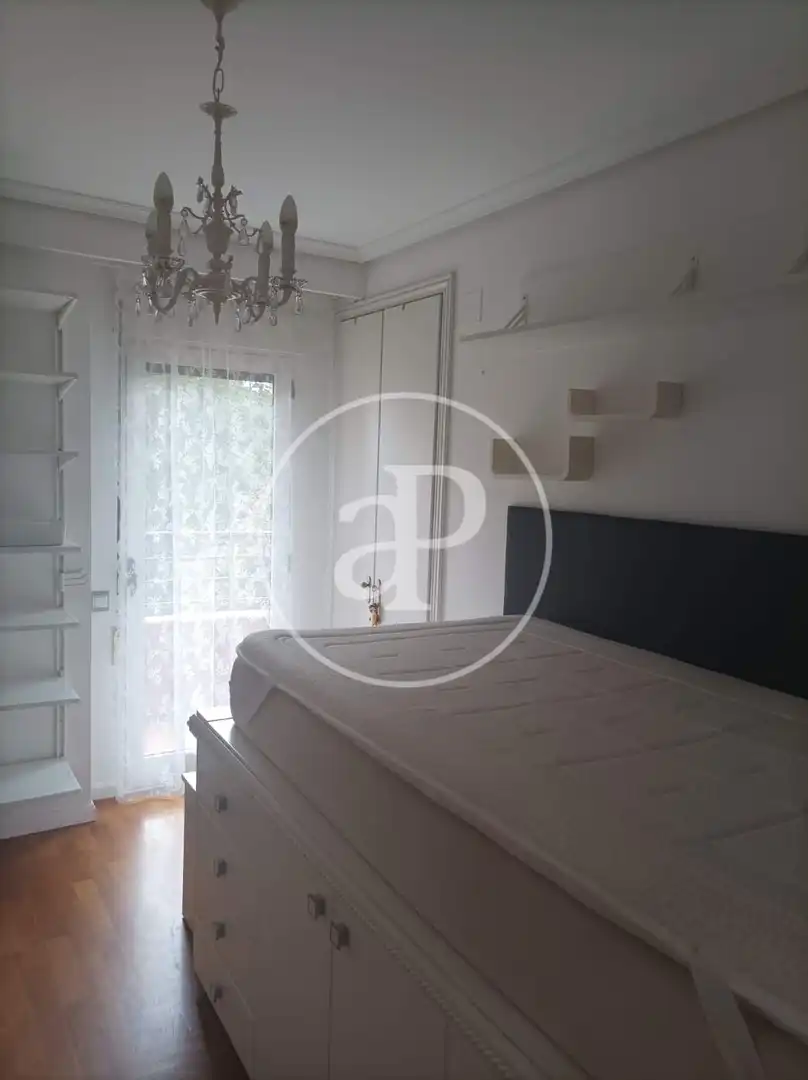 Schlafzimmer von Wohnung zur Miete in Valencia mit Klimaanlage, Möbliert und Balkon