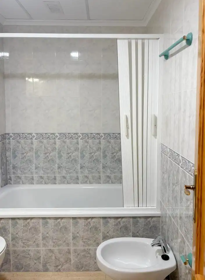 Badezimmer von Haus oder Chalet zur Miete in Santa Pola mit Klimaanlage, Terrasse und Balkon