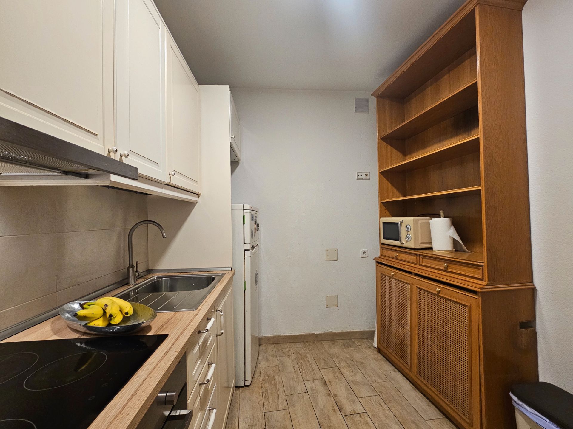 Kitchen of Flat for sale in  Madrid Capital  with Air Conditioner, Furnished and Oven