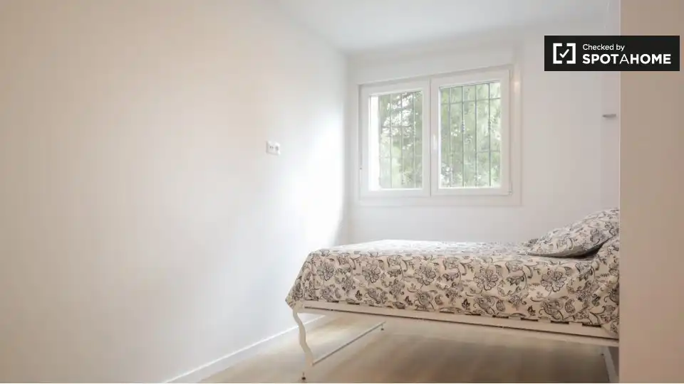 Bedroom of Flat for rent in Madrid  with Air Conditioner, Heating and Furnished