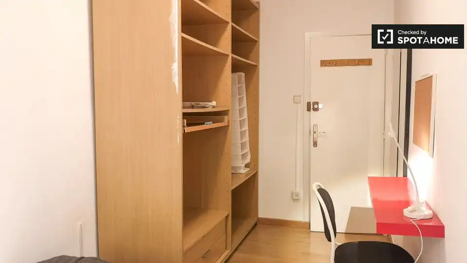 Bedroom of Flat for rent in L'Hospitalet de Llobregat  with Air Conditioner, Heating and Furnished