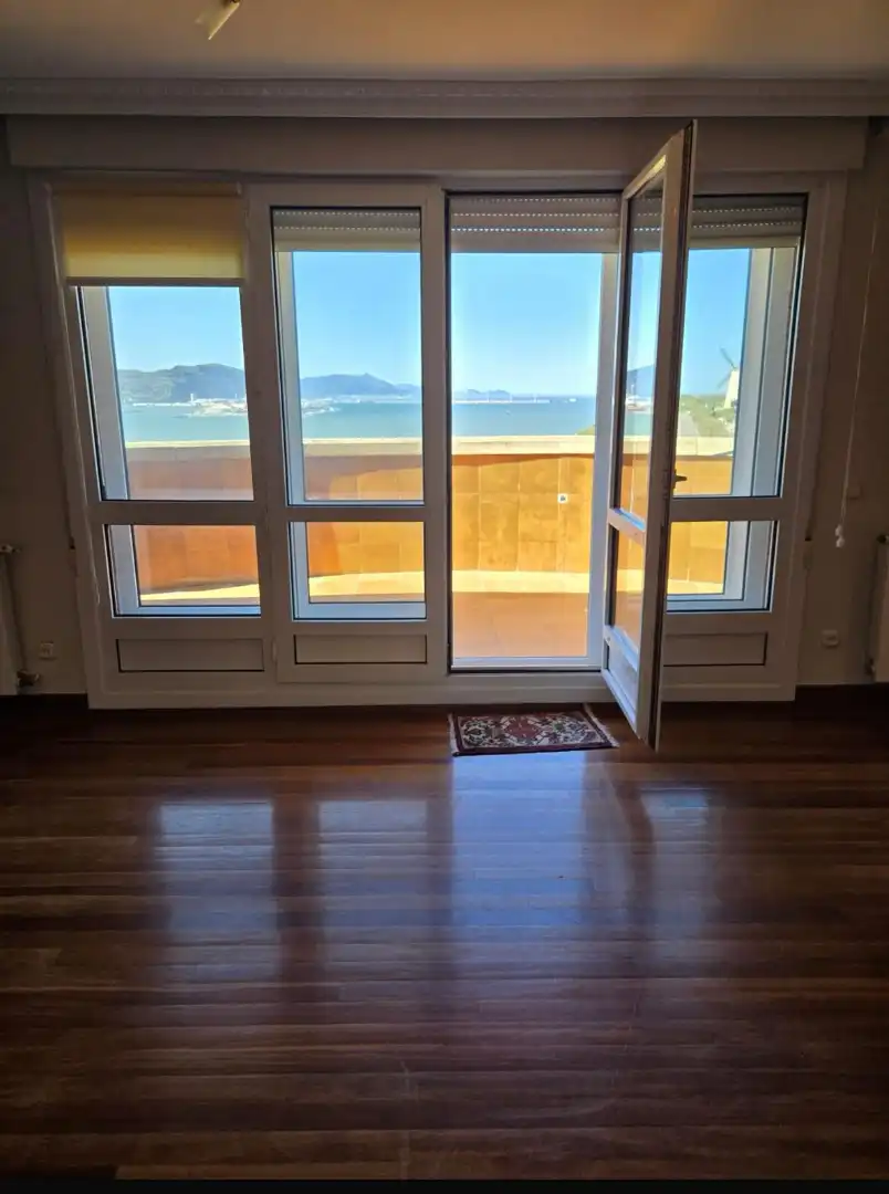Sala d'estar de Àtic en venda en Getxo  amb Calefacció, Terrassa i Traster