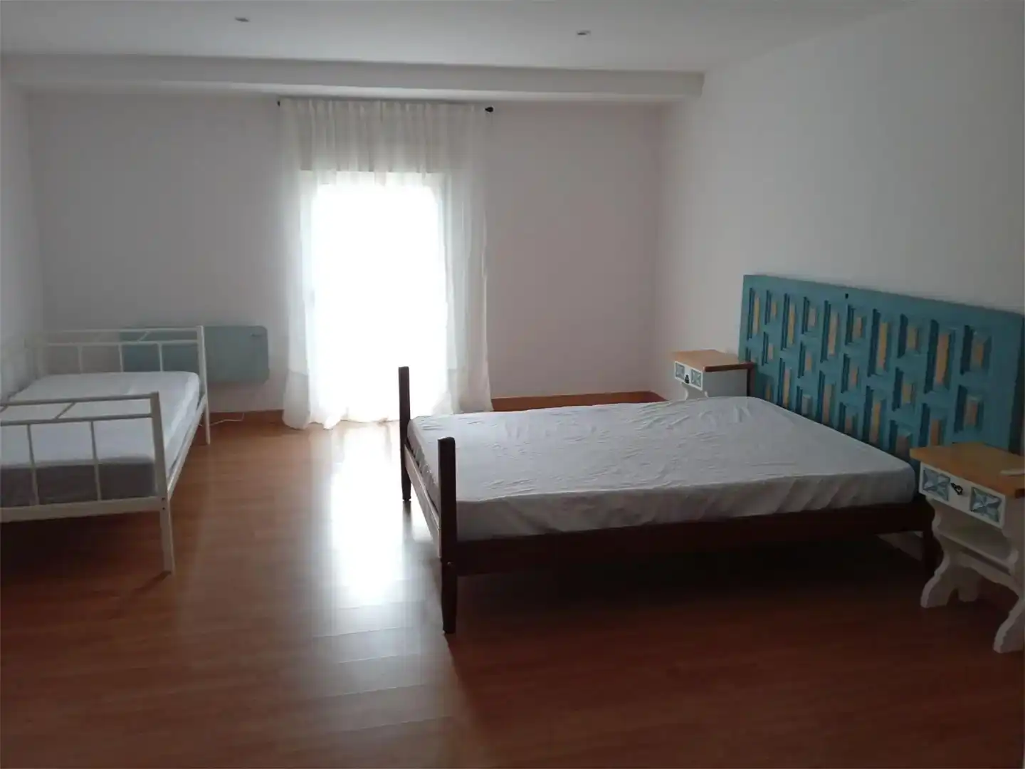 Schlafzimmer von Wohnung zur Miete in Alborge mit Balkon