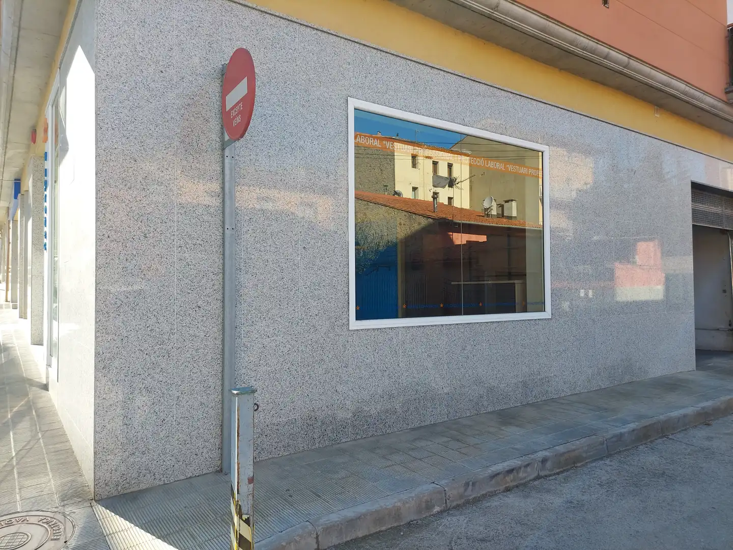 Aparcament de Local de lloguer en Ripoll amb Aire condicionat i Internet