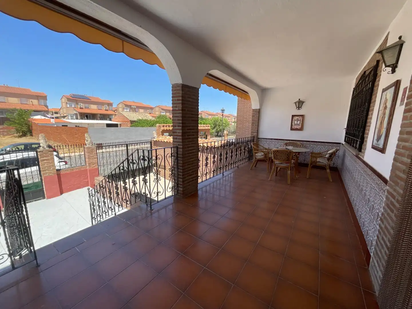 Terrasse von Einfamilien-Reihenhaus zum Verkauf in Villaluenga de la Sagra mit Klimaanlage und Heizung