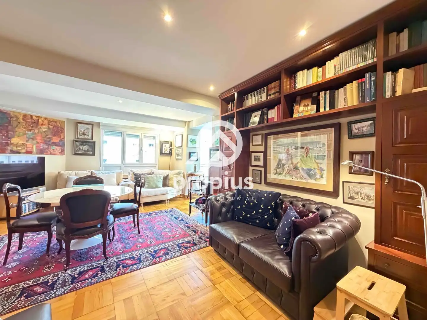 Living room of Flat for sale in Oviedo   with Heating, Parquet flooring and Oven
