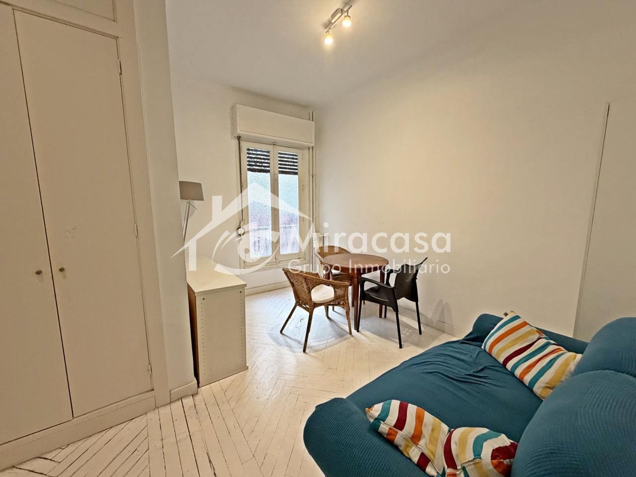 Sala d'estar de Pis de lloguer en  Madrid Capital amb Calefacció i Moblat