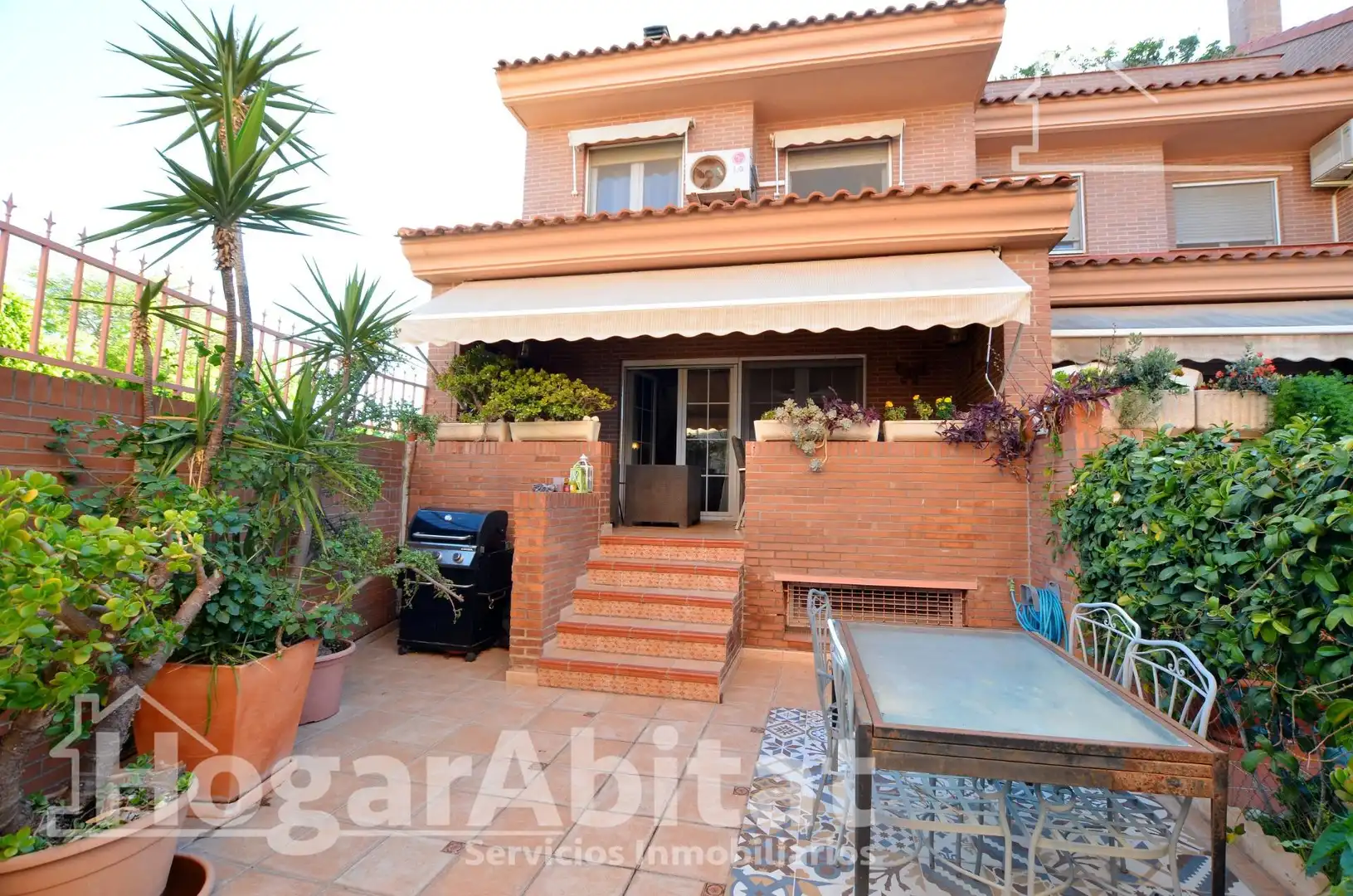 Jardí de Casa adosada en venda en Alicante / Alacant amb Aire condicionat, Calefacció i Jardí privat