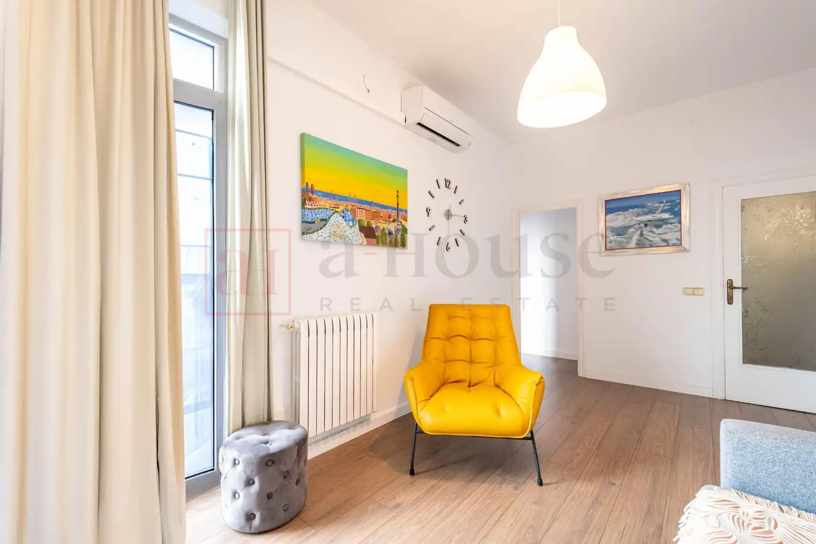 Sala d'estar de Pis en venda en Barcelona amb Aire condicionat, Calefacció i Parquet