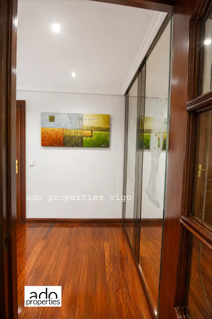 Piso en venta en Vigo  con Calefacción, Parquet y Trastero