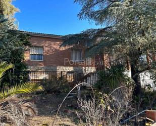 Vista exterior de Casa o xalet en venda en Piedrabuena amb Aire condicionat, Calefacció i Jardí privat