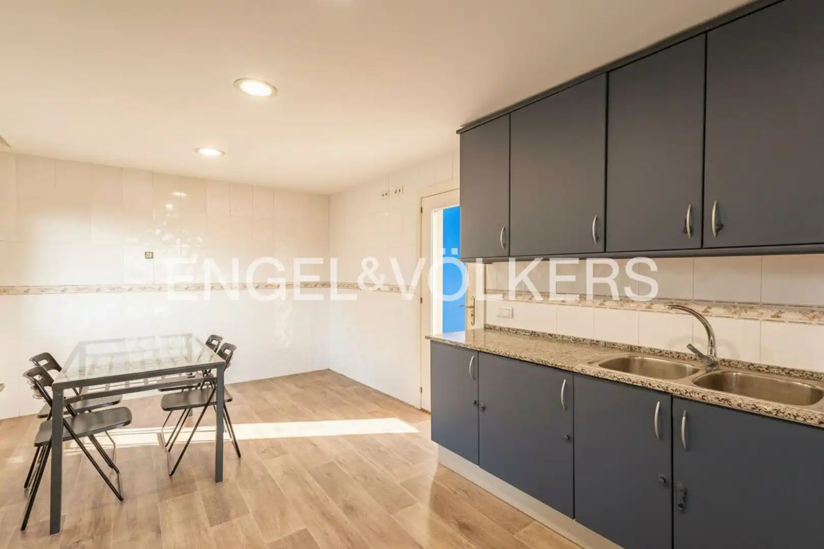 Cocina de Casa o chalet en venta en Vallirana con Calefacción, Jardín privado y Parquet