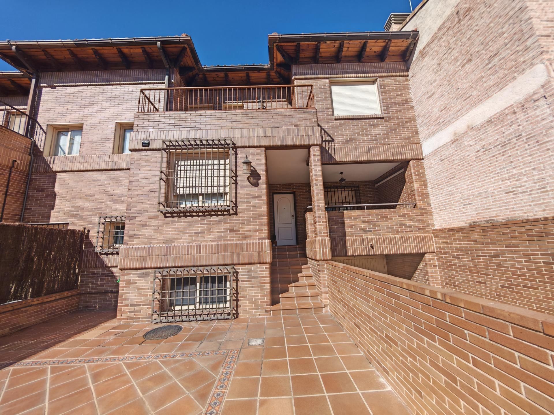 Exterior view of House or chalet for sale in Illescas  with Heating, Terrace and Storage room