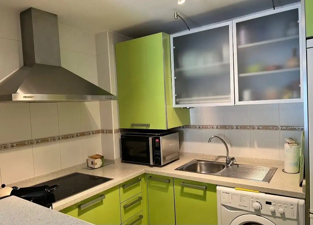 Cuina de Apartament de lloguer en Fuengirola amb Aire condicionat, Calefacció i Terrassa