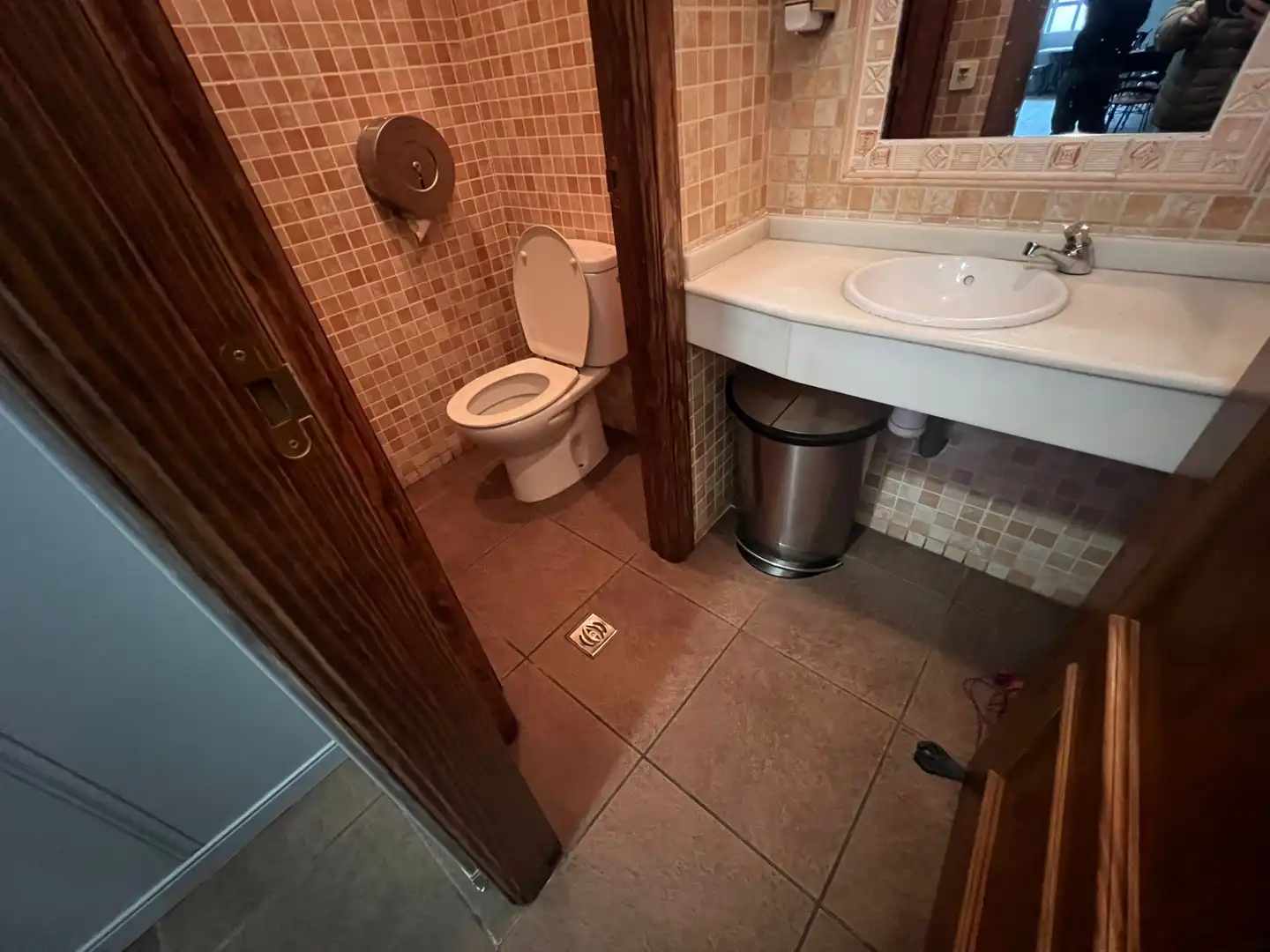 Baño de Local en venta en Velilla de San Antonio con Aire acondicionado, Calefacción y Amueblado