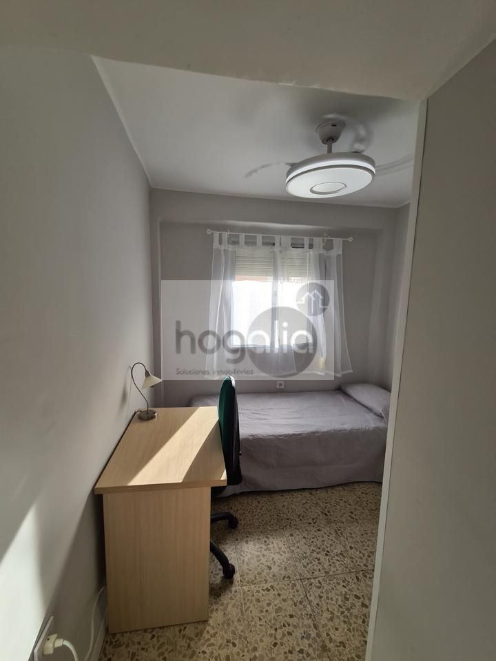 Bedroom of Flat to share in  Sevilla Capital  with Air Conditioner and Furnished
