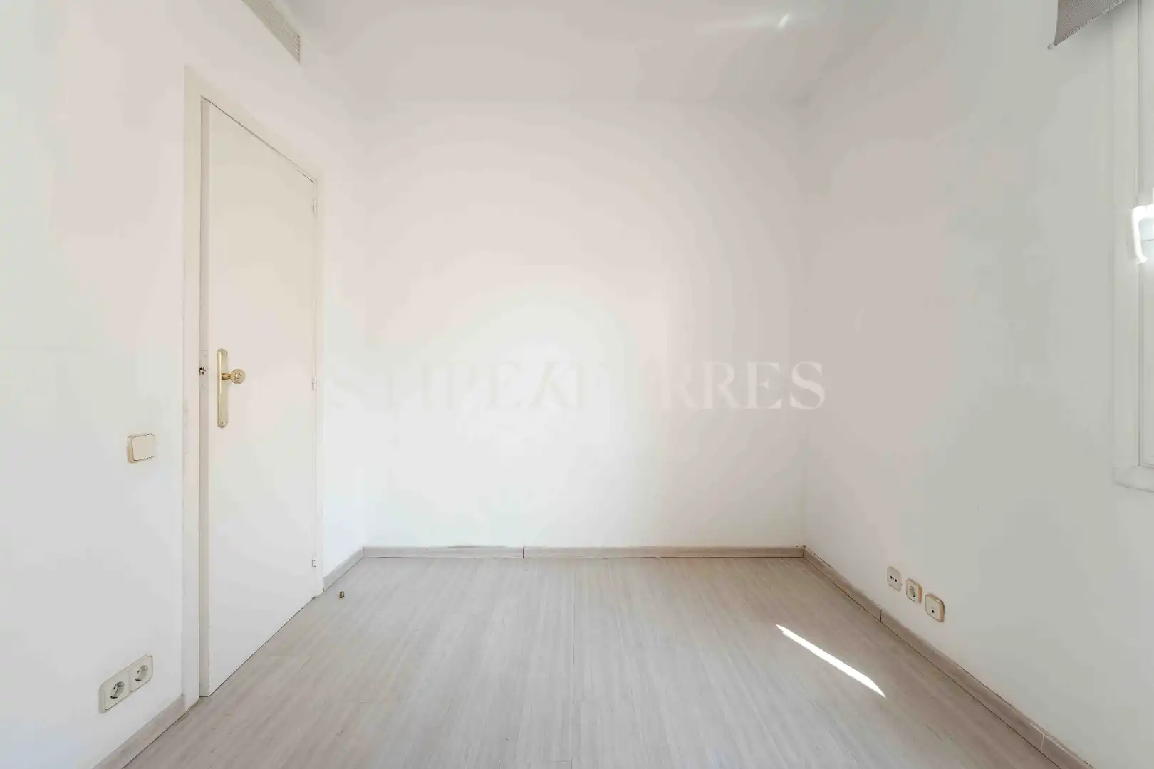 Habitación de Ático en venta en Barcelona con Aire acondicionado, Calefacción y Trastero
