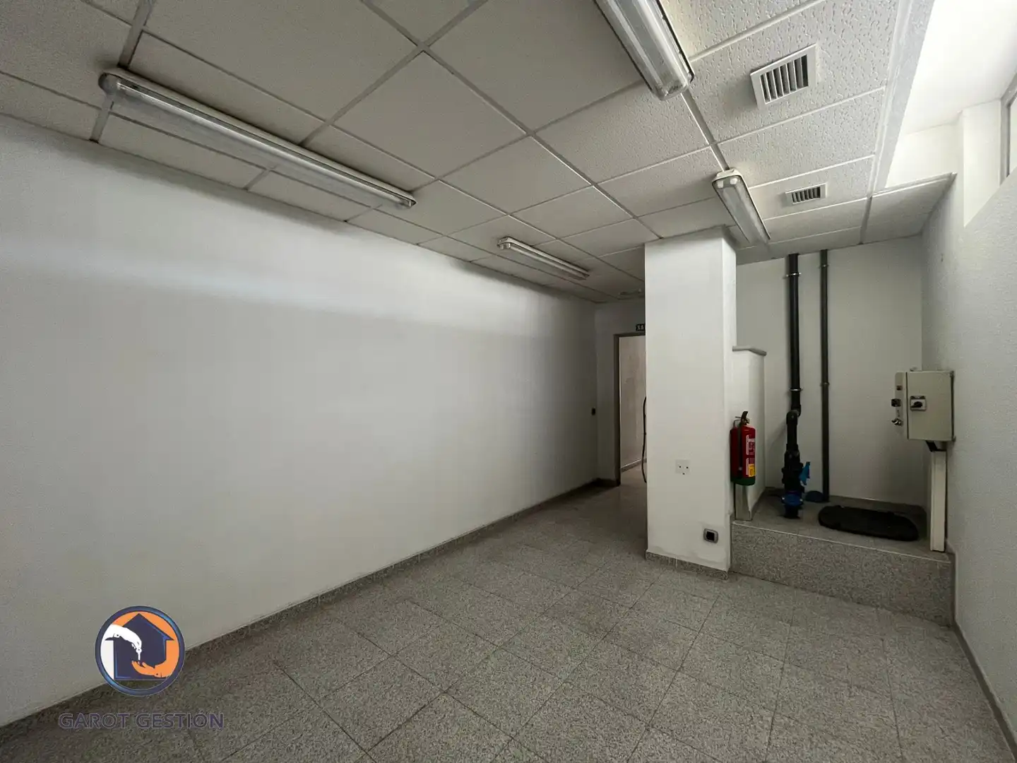 Commercial properties for sale in San Fernando de Henares  with Air Conditioner and Internet