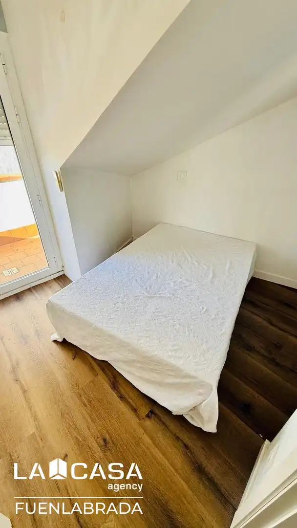 Habitación de Ático en venta en Fuenlabrada con Aire acondicionado y Terraza