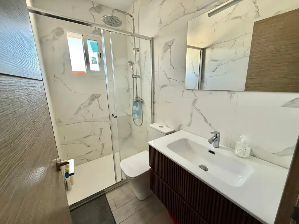 Bathroom of Flat for sale in Sevilla