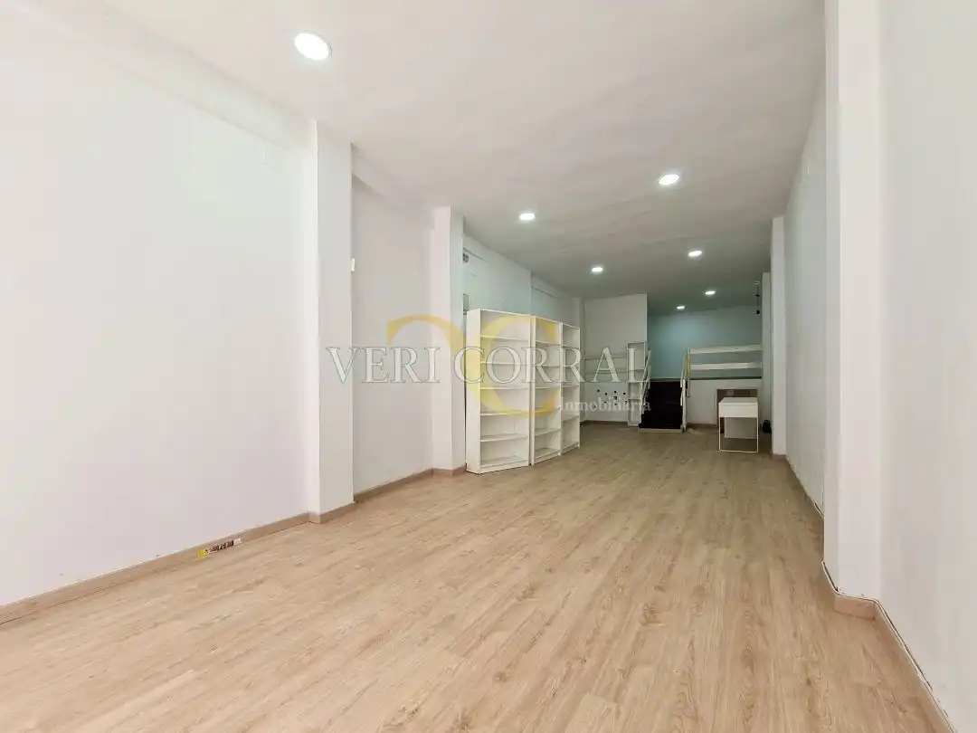 Business premises for sale in Calle Adaro, imagen 7