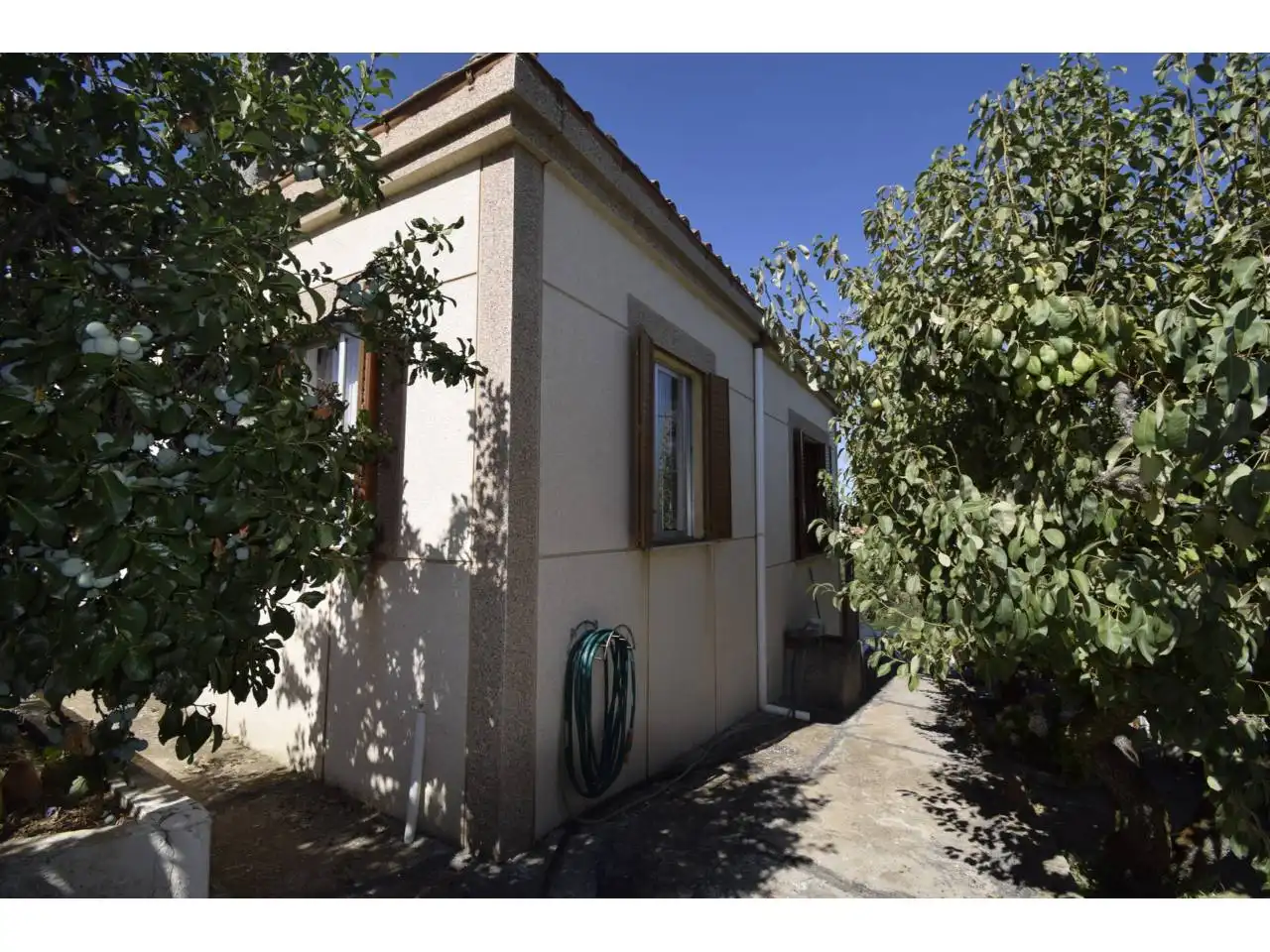 Vista exterior de Casa o xalet en venda en León Capital  amb Calefacció, Jardí privat i Parquet