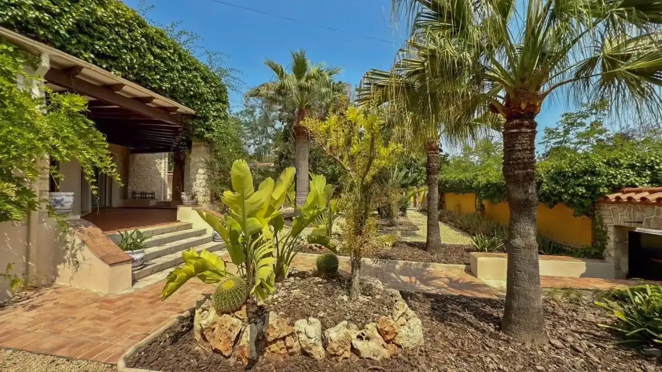 Jardí de Casa o xalet en venda en Alicante / Alacant amb Aire condicionat, Calefacció i Jardí privat