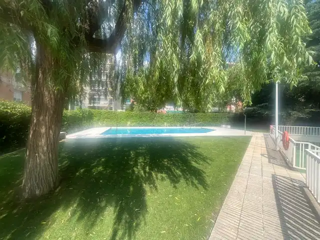Schwimmbecken von Wohnung zur Miete in Sant Cugat del Vallès mit Klimaanlage, Heizung und Parkett