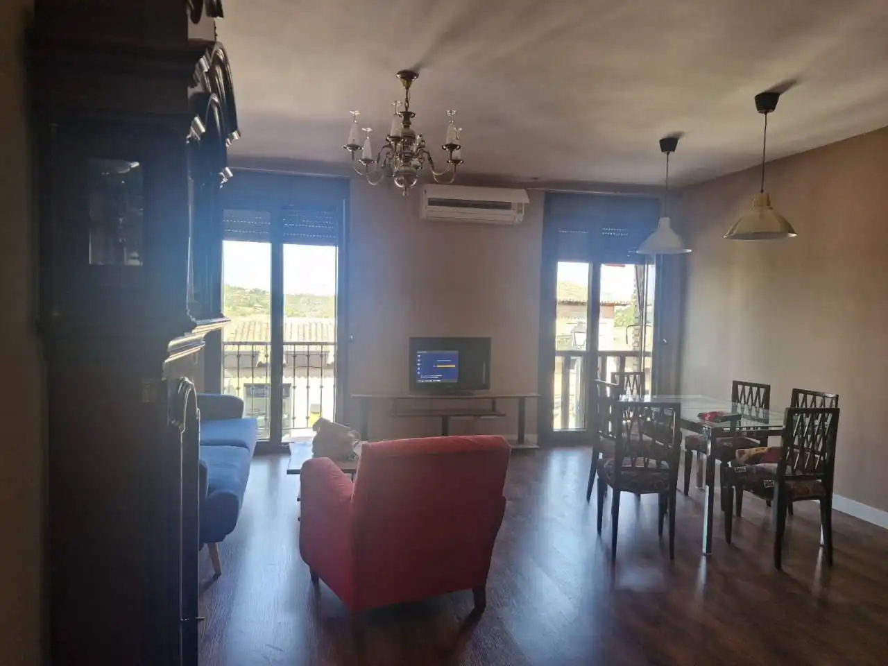 Living room of Flat for rent in Toledo  with Air Conditioner, Heating and Furnished