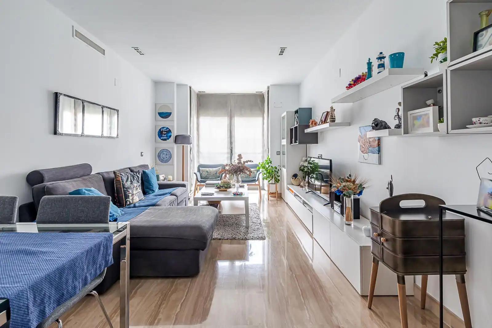 Living room of Flat for rent in Madrid  with Air Conditioner, Private garden and Swimming Pool