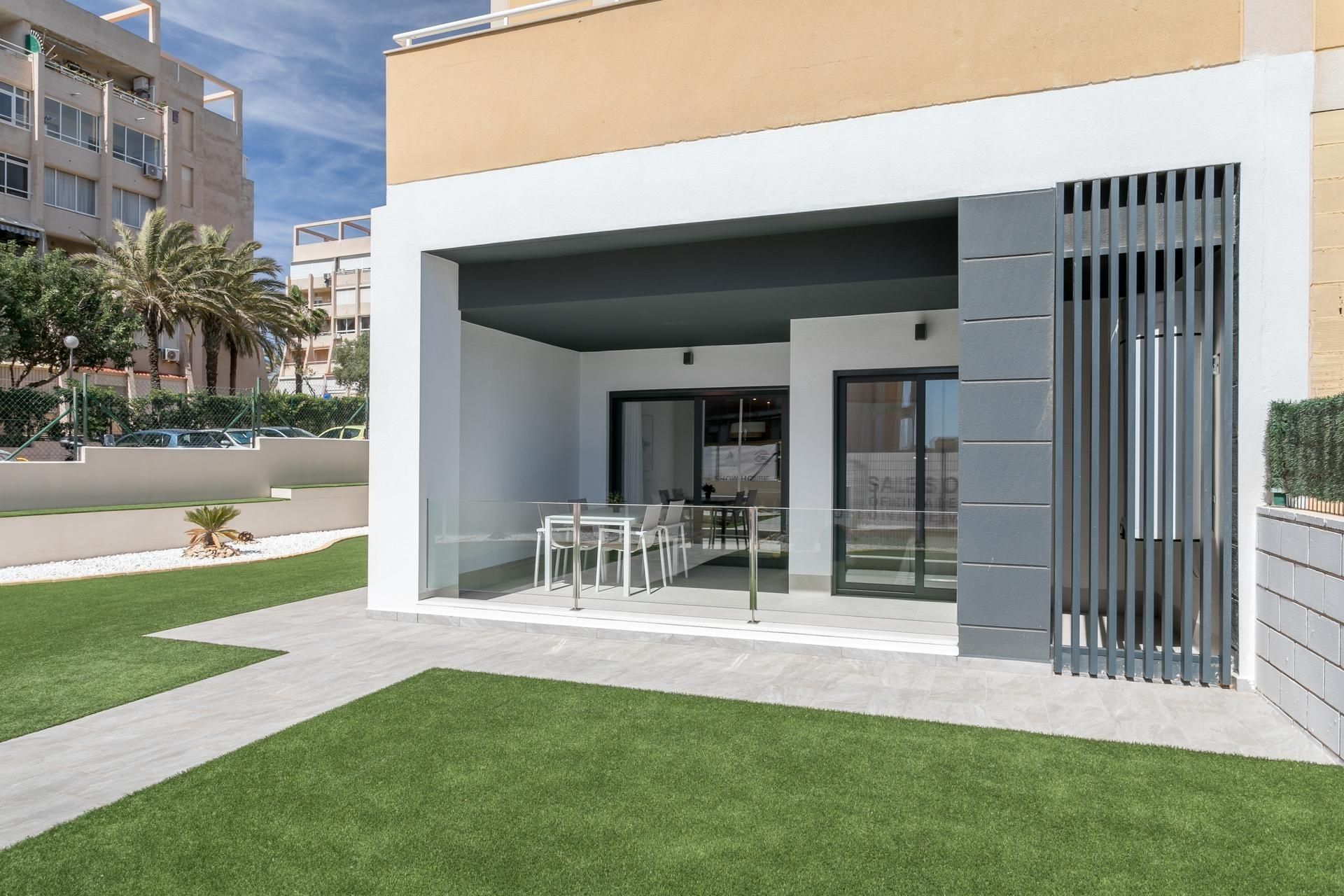 Terrace of Planta baja for sale in Torrevieja  with Air Conditioner, Heating and Private garden