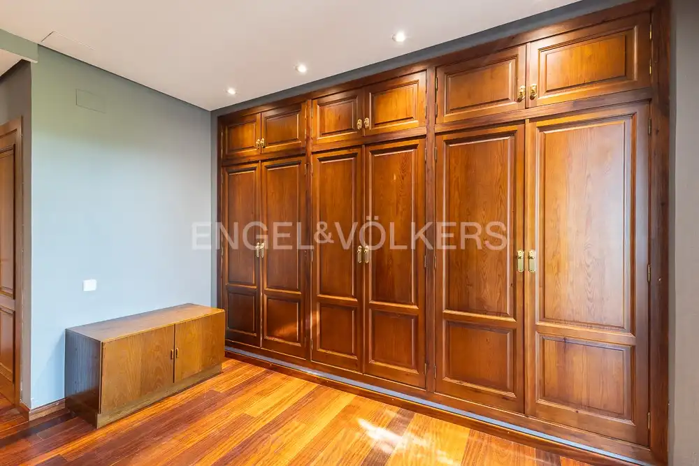 Bedroom of Houses for sale in La Pobla de Vallbona  with Air Conditioner, Heating and Private garden